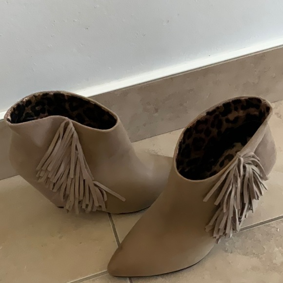 Brand new booties - Picture 4 of 4